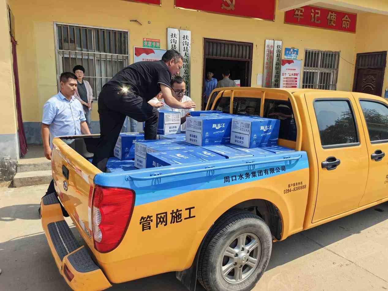 夏糧搶收正當(dāng)時，志愿服務(wù)暖民心